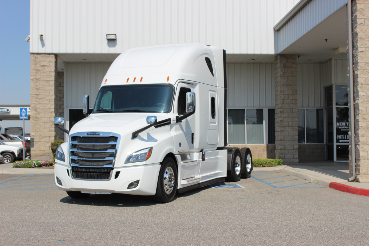 2019 FREIGHTLINER Cascadia 126 SLP