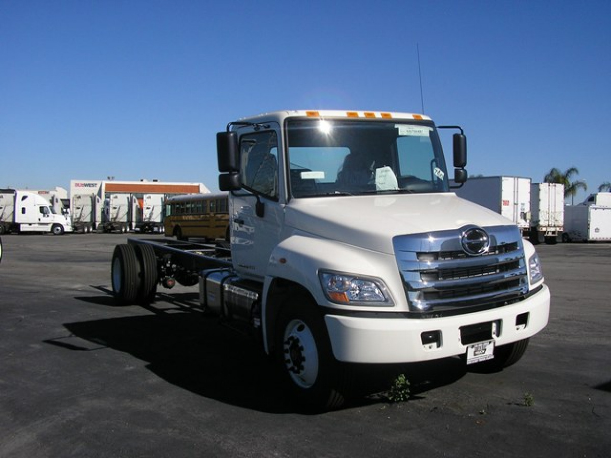 HINO 268A