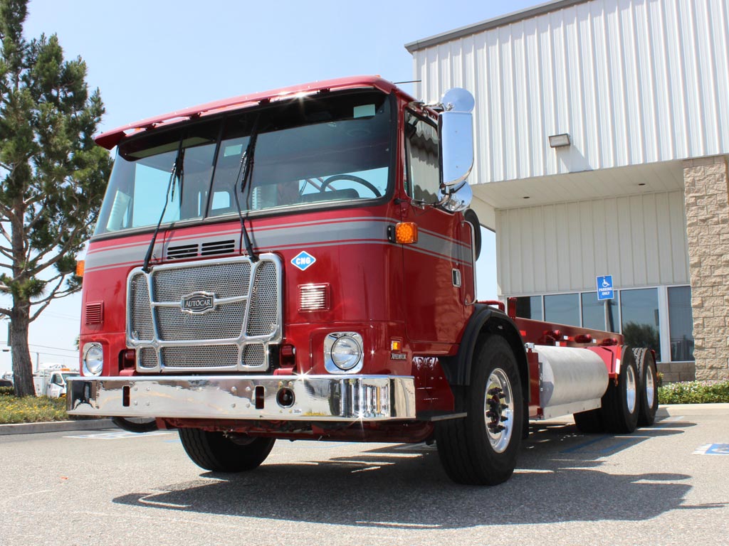 Autocar Expeditor ACX Cng Rolloff Truck.