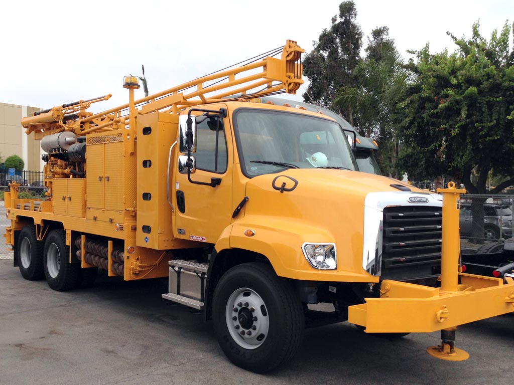 Freightliner 114sd Crane Cng Truck 