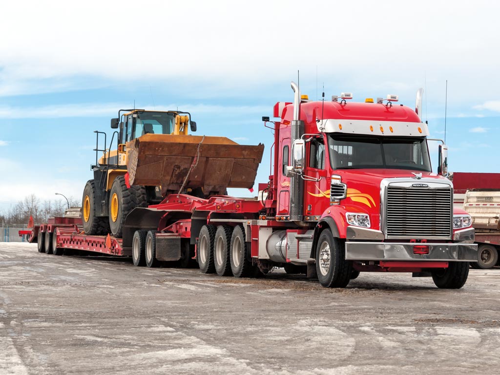 Freightliner 122SD Mid Roof Truck