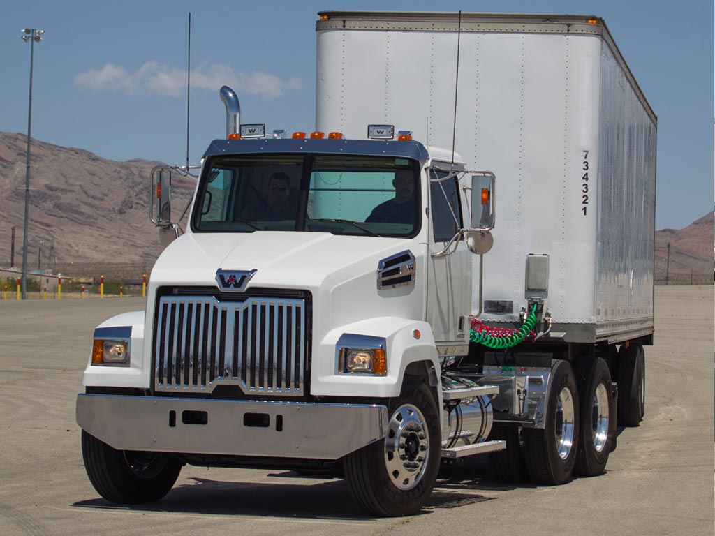 Western Star 4700 Daycab Truck